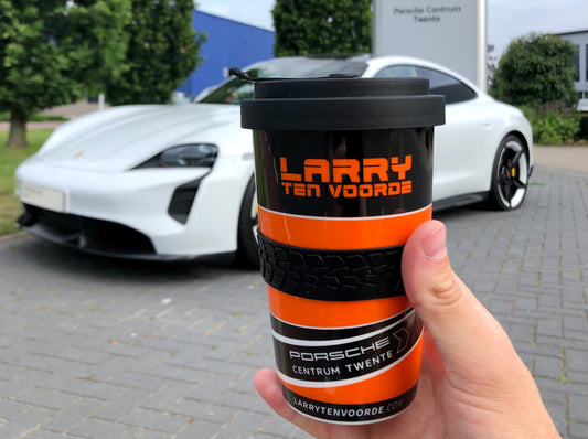 Larry ten Voorde receives unique designed mug